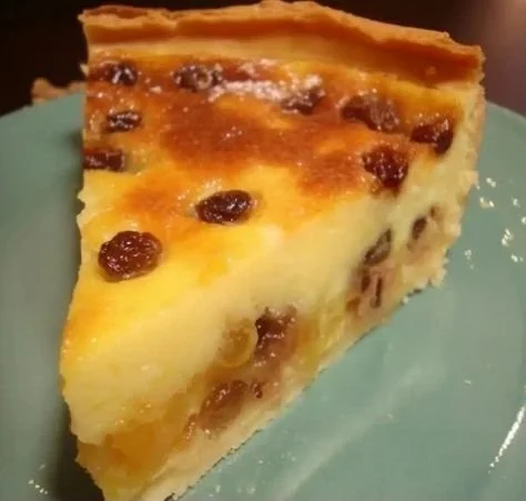 Flan Pâtissier au Rhum et Raisins, un dessert crémeux et savoureux.