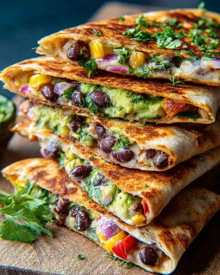 Quesadillas végétaliennes aux haricots noirs et à l'avocat