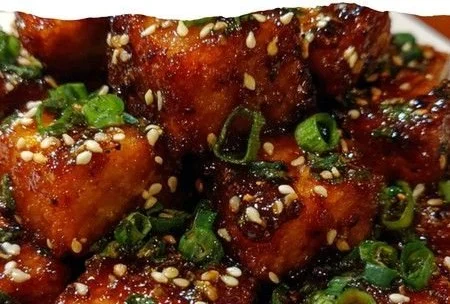 Recette de tofu croustillant au miel et à l'ail qui va vous étonner !